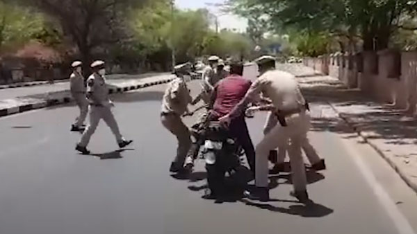 வலுக்கட்டாயமாக தூக்கி செல்லும் போலீஸ்... இந்த வீடியோவை பார்த்தால் இனி வீட்டை விட்டு வெளியே வரவே மாட்டீங்க