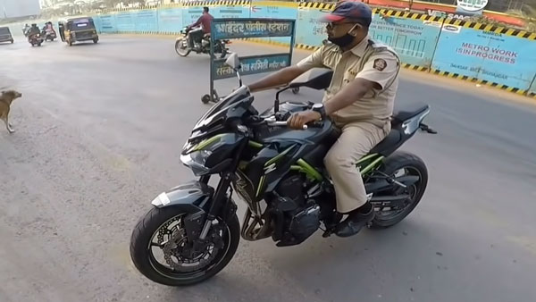 ஒரு ரவுண்டு தரீங்களா?.. பைக்கை பார்த்ததும் குழைந்தையாக மாறிய போலீஸ்... அப்படி என்ன பைக்குங்க அது?..