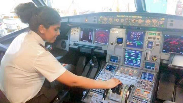 இளம் பெண் விமானியை க்யூ கட்டி பாராட்டும் அரசியல்வாதிகள்... ஸ்டேட், சென்ட்ரல் என அனைத்து தரப்பிலும் குவியும் வாழ்த்துகள்!