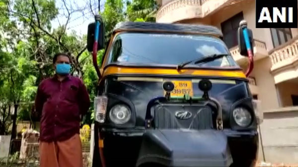 இப்படிப்பட்ட ஆட்டோ டிரைவர்களும் இருக்க தான் செய்றாங்க!! ஆட்டோவை மினி ஆம்புலன்ஸாக மாற்றிய கேரள ‘ஹீரோ’!!
