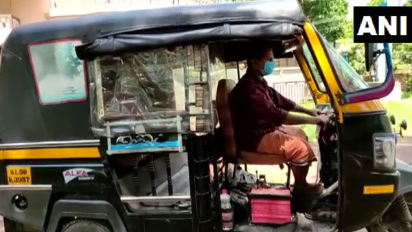 இப்படிப்பட்ட ஆட்டோ டிரைவர்களும் இருக்க தான் செய்றாங்க!! ஆட்டோவை மினி ஆம்புலன்ஸாக மாற்றிய கேரள ‘ஹீரோ’!!