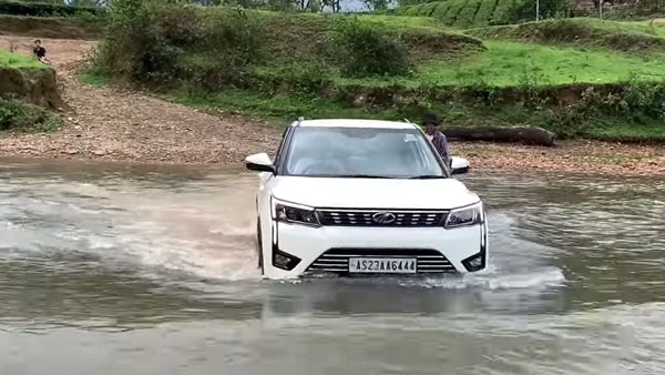 மஹிந்திரா வாகனம் என்றாலே தனி திறமை இருக்கும்போல!! எளிதாக ஓடும் ஆற்றை கடந்த எக்ஸ்யூவி300...!