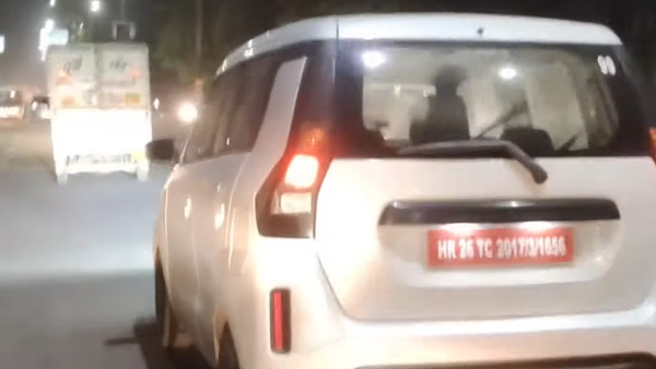 என்ன மாருதி வேகன்ஆர் எலெக்ட்ரிக் கார் டொயோட்டா சின்னத்திலா?.. இணையத்தில் கசிந்த படங்களால் பரபரப்பு!!
