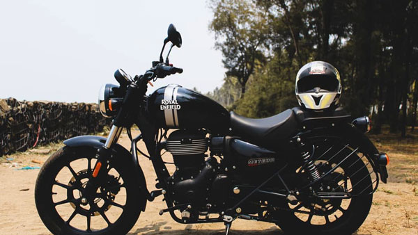 ராயல் என்பீல்டு காண்டினெண்டல் ஜிடி650 பைக்கின் பெயிண்ட்டில் மீட்டியோர் 350!! இது இன்னும் ஸ்டைலிஷா இருக்கு!