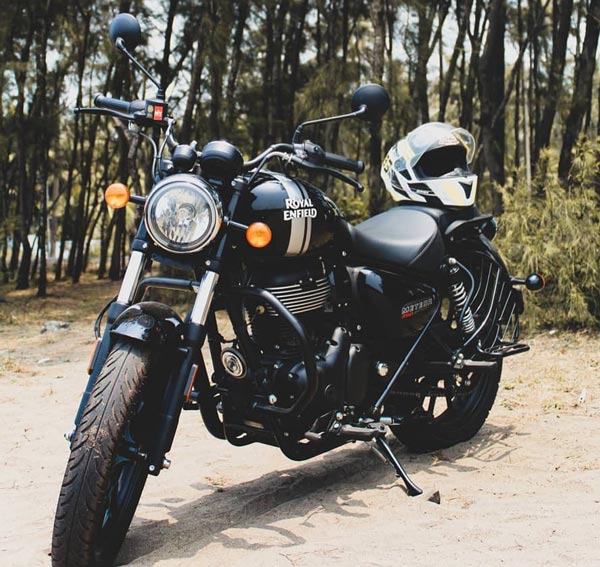 ராயல் என்பீல்டு காண்டினெண்டல் ஜிடி650 பைக்கின் பெயிண்ட்டில் மீட்டியோர் 350!! இது இன்னும் ஸ்டைலிஷா இருக்கு!