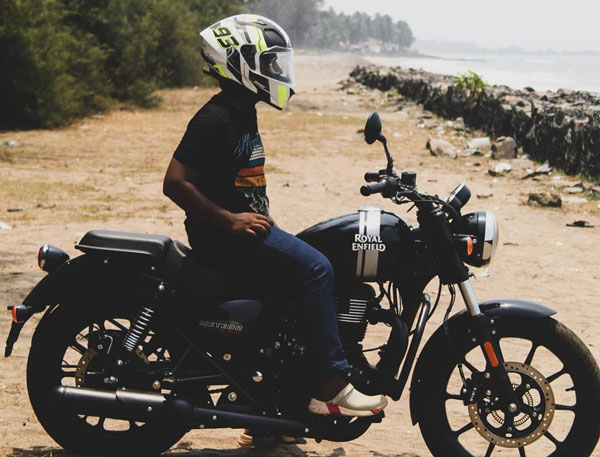 ராயல் என்பீல்டு காண்டினெண்டல் ஜிடி650 பைக்கின் பெயிண்ட்டில் மீட்டியோர் 350!! இது இன்னும் ஸ்டைலிஷா இருக்கு!