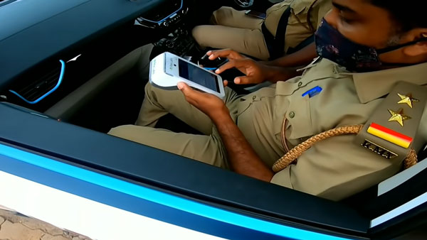 யமஹா ஆர்15 பைக்கருக்கு ரூ. 1,000 அபராதம் விதித்த போலீஸ்... காரணத்தை கேட்டு மிரண்டுபோன இருசக்கர வாகன ஓட்டிகள்!
