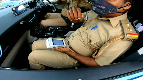 யமஹா ஆர்15 பைக்கருக்கு ரூ. 1,000 அபராதம் விதித்த போலீஸ்... காரணத்தை கேட்டு மிரண்டுபோன இருசக்கர வாகன ஓட்டிகள்!