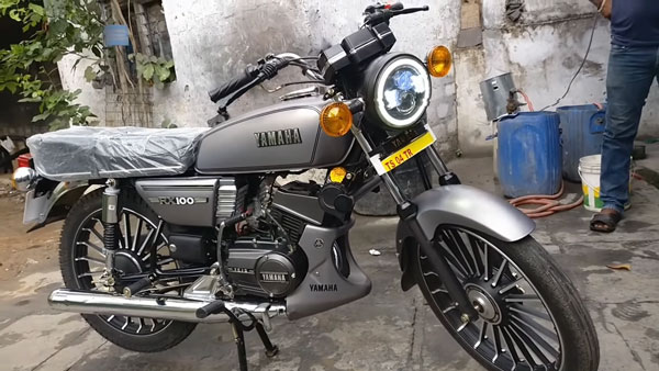 இந்த பைக்கில் அப்படி என்ன தாங்க இருக்கு!! புதிய தோற்றத்திற்கு மாற்றப்பட்ட யமஹா ஆர்எக்ஸ்100...