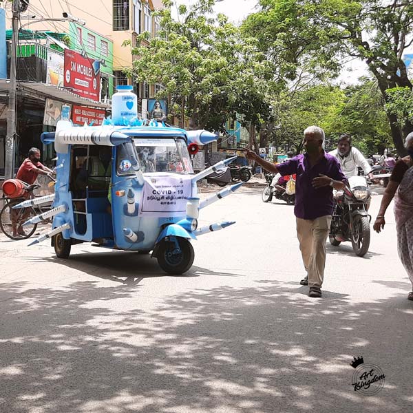 சென்னையை கலக்கும் ‘கொரோனா தடுப்பூசி’ ஆட்டோ!! தனி நபரது விழிப்புணர்வு பயணம்!