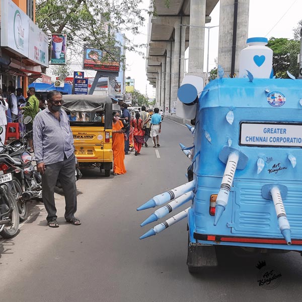 சென்னையை கலக்கும் ‘கொரோனா தடுப்பூசி’ ஆட்டோ!! தனி நபரது விழிப்புணர்வு பயணம்!