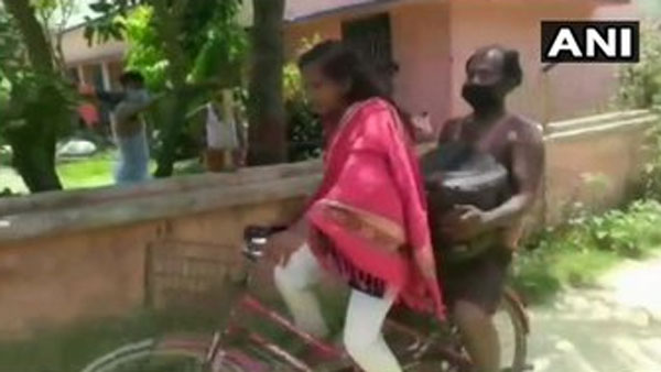 சைக்கிளில் 1200கிமீ தூரம் பயணம் செய்த இளம்பெண்... ஜோதிகுமாரியின் தந்தை மரணம்!