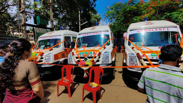 என்ன ஒரு தாராள மனசு... மருத்துவமனைக்கு புதியதாக 4 ஆம்புலன்ஸ்!! வாங்கி கொடுத்து ஓட்டியும் பார்த்த பெண் எம்எல்ஏ