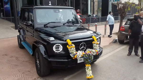 ஒரே நாளில் ஒரே மாதிரியான 2 பென்ஸ் கார்களை வாங்கிய குடும்பம்! விலையை மட்டும் கேட்காதீங்க!! தூக்கி வாரி போட்றும்