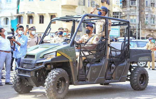 ஊரடங்கில் இனி கடற்கரையில் சுற்ற முடியாது... போலீஸாரின் ரோந்து பணிக்கு 10 போலரிஸ் வாகனங்கள்!!