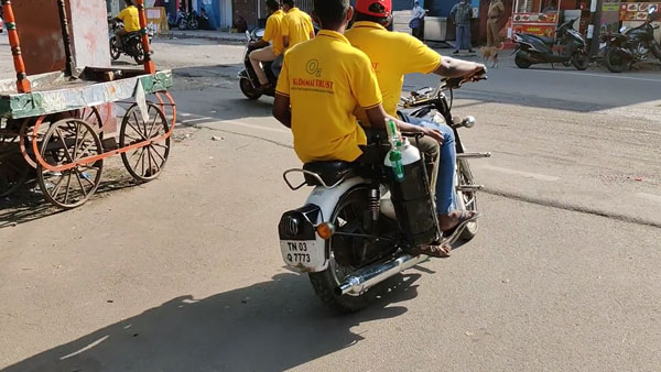 வடசென்னை மக்களுக்காக 10 பைக் ஆம்புலன்சுகளை களமிறக்கிய அறக்கட்டளை... முழுக்க முழுக்க இலவச சேவை...