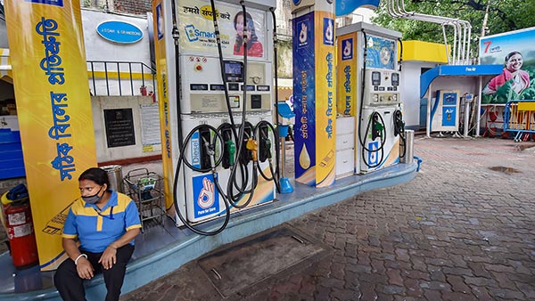 ரூ. 1.45க்கு பெட்ரோலா... பேசமா இந்த நாட்டுக்கு போய்டலாமா?.. உலக நாடுகளின் எரிபொருள் விலை விபரம்!!