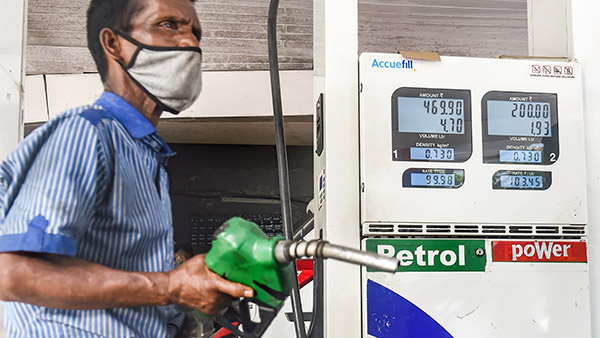 ரூ. 1.45க்கு பெட்ரோலா... பேசமா இந்த நாட்டுக்கு போய்டலாமா?.. உலக நாடுகளின் எரிபொருள் விலை விபரம்!!