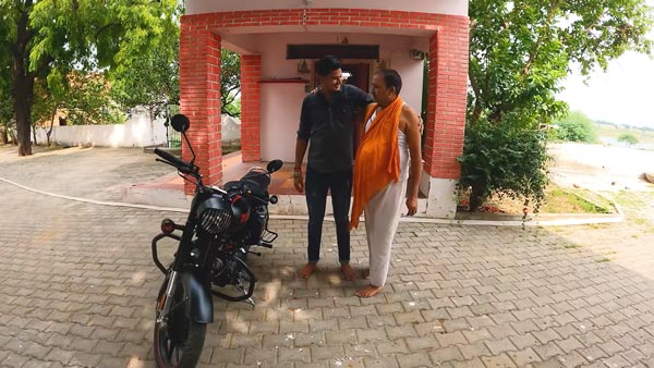 பசங்கனா இப்படி இருக்கணும்... தந்தைக்கு சர்ப்ரைஸாக மகன் கொடுத்த பரிசு... என்னனு தெரியுமா?