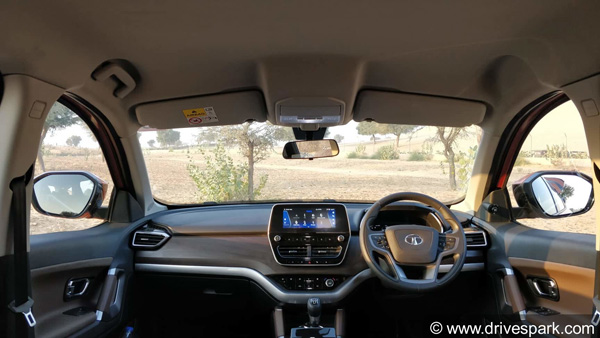 கார் கண்ணாடியில் இருக்கும் 17 இலக்க ரகசிய குறியீடு... இந்த எண்களும், எழுத்துக்களும் எதை குறிக்கின்றன தெரியுமா?