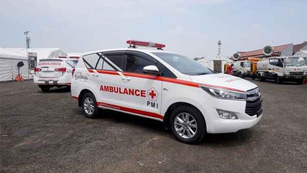 நம்பவே முடியல... 200 இன்னோவா கார்களை ஆம்புலன்ஸ்களாக மாற்றும் கார் டீலர்!! எந்த ஊரில் தெரியுமா?
