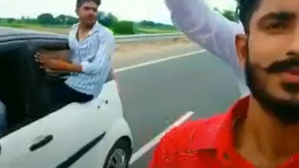 இணையத்தில் வைரலான வீடியோ... மொத்தமாக சிக்கிய 12 இளைஞர்கள்!! உபி-யில் நடைபெற்ற சம்பவம்