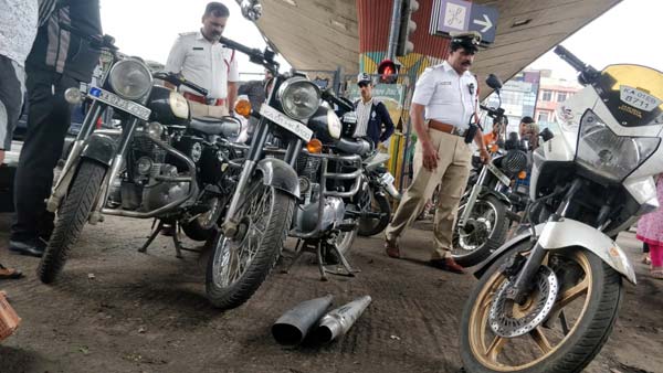 இதை யாருமே எதிர்பாக்கல... டூவீலர் ஓட்டிகளை கதிகலங்க வைத்த ஐகோர்ட்டின் அதிரடி உத்தரவு... என்னனு தெரியுமா?