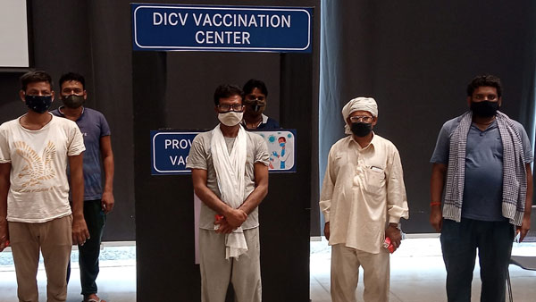 தமிழகத்தில் பணிபுரியும் ட்ரக் டிரைவர்களுக்கு வேக்சின்... டைம்லர் நிறுவனத்தின் செம்ம நடவடிக்கை!