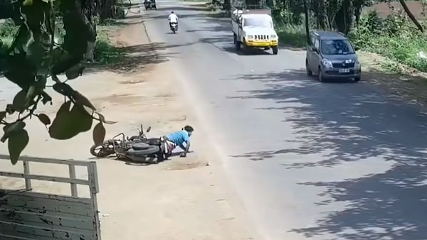 எல்லாம் சேட்டை... மது பிரியர் செய்த உச்சகட்ட காமெடி... வீடியோவை பாத்து சிரிச்சு சிரிச்சு வயிறு வலிக்குது!