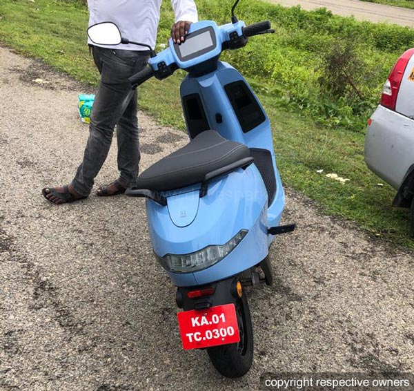 முதல் முறையாக இணையத்தில் கசிந்தது ஓலா மின்சார ஸ்கூட்டரின் படம்! அசத்தலான ஸ்டைலில் அட்டகாசமா இருக்கு!