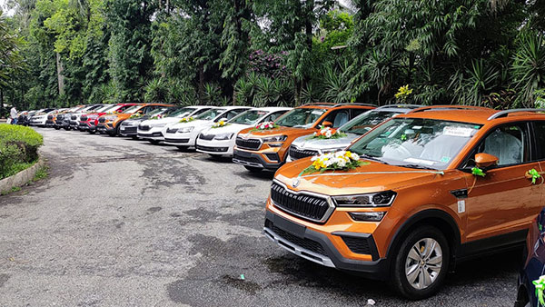 ஒரே நாளில் 50 ஸ்கோடா கார்கள் டெலிவிரி!! குஷாக் எஸ்யூவி காருக்கு குவியும் முன்பதிவுகள்!