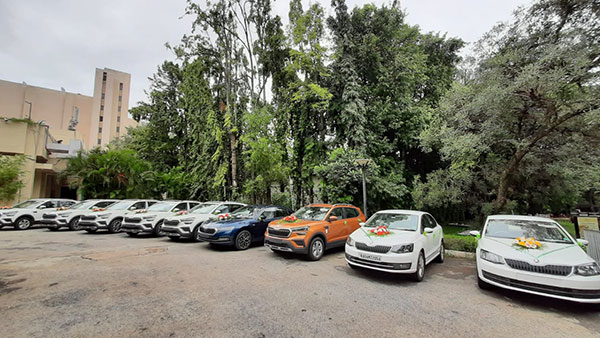 ஒரே நாளில் 50 ஸ்கோடா கார்கள் டெலிவிரி!! குஷாக் எஸ்யூவி காருக்கு குவியும் முன்பதிவுகள்!