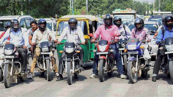 இதை யாருமே எதிர்பாக்கல... டூவீலர் ஓட்டிகளை கதிகலங்க வைத்த ஐகோர்ட்டின் அதிரடி உத்தரவு... என்னனு தெரியுமா?