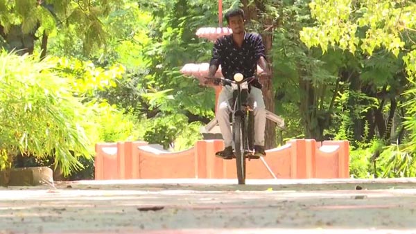 எலெக்ட்ரிக் பைக்கை உருவாக்கிய மதுரை மாணவர்... 1 கிமீ இயக்க எவ்வளவு செலவு ஆகும்னு தெரிஞ்சா ஆச்சரியப்படுவீங்க!