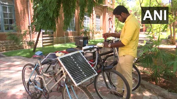 எலெக்ட்ரிக் பைக்கை உருவாக்கிய மதுரை மாணவர்... 1 கிமீ இயக்க எவ்வளவு செலவு ஆகும்னு தெரிஞ்சா ஆச்சரியப்படுவீங்க!