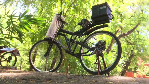 எலெக்ட்ரிக் பைக்கை உருவாக்கிய மதுரை மாணவர்... 1 கிமீ இயக்க எவ்வளவு செலவு ஆகும்னு தெரிஞ்சா ஆச்சரியப்படுவீங்க!