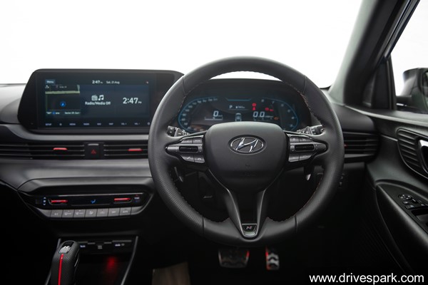 எந்த வேரியண்ட்டில் புதிய Hyundai i20 N Line காரை வாங்குவது? என்6-ஆ (அ) என்8-ஆ? இரண்டிற்கும் உள்ள வித்தியாசம்!!