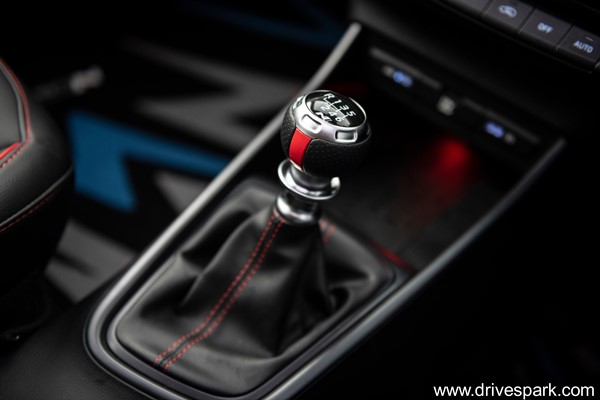 எந்த வேரியண்ட்டில் புதிய Hyundai i20 N Line காரை வாங்குவது? என்6-ஆ (அ) என்8-ஆ? இரண்டிற்கும் உள்ள வித்தியாசம்!!