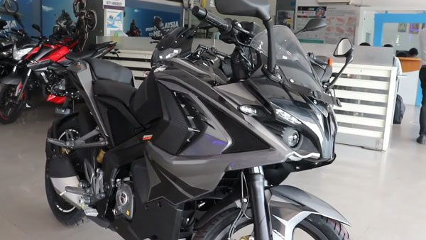 மீண்டும் கருப்பு நிறத்தில் Bajaj Pulsar RS200!! ஷோரூம்களுக்கு வந்தது!