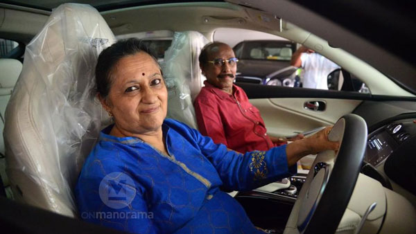 நகை கடைக்காரர் வாங்கிய மிக அதிக சொகுசு வசதிகள் கொண்ட கார்... விலையை கேட்டு மிரண்டு நிற்கும் ஒட்டுமொத்த கேரள மக்கள்...