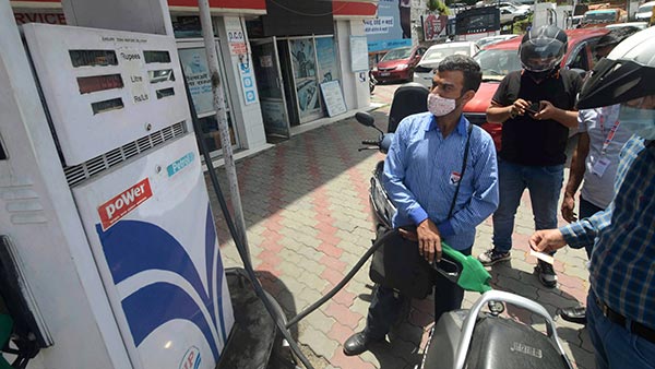 இது சூப்பரா இருக்கே... மதுரை மீன் கடையில் அதிரடி சலுகை... போட்டி போட்டு கொண்டு குவிந்த வாடிக்கையாளர்கள்!