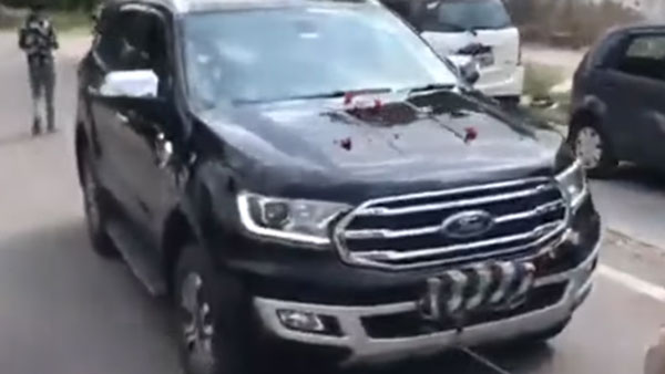 விலையுயர்ந்த Ford காரை இழுத்து சென்ற கழுதை... இணையத்தில் வைரலாகும் வீடியோ!