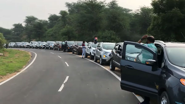 Front-Wheel-Drive எஸ்யூவி காரை ஏன் ஆஃப்-ரோட்டிற்கு எடுத்த செல்லக்கூடாது? இந்த வீடியோ தான் பதில்