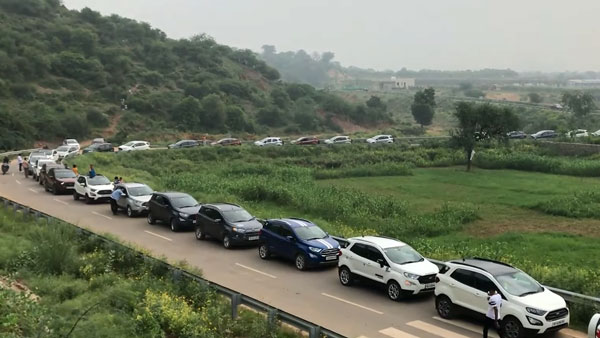 Front-Wheel-Drive எஸ்யூவி காரை ஏன் ஆஃப்-ரோட்டிற்கு எடுத்த செல்லக்கூடாது? இந்த வீடியோ தான் பதில்