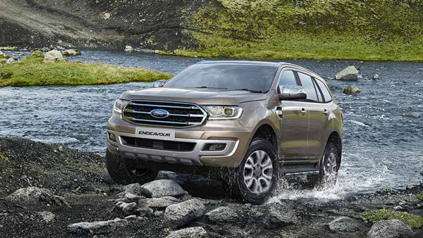 விலையுயர்ந்த Ford காரை இழுத்து சென்ற கழுதை... இணையத்தில் வைரலாகும் வீடியோ!