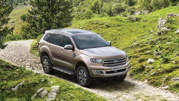 விலையுயர்ந்த Ford காரை இழுத்து சென்ற கழுதை... இணையத்தில் வைரலாகும் வீடியோ!