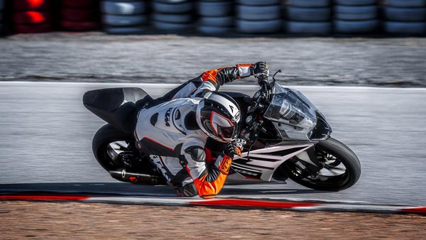 2022 RC பைக்குகளின் தோற்றத்தை வெளியிட்டது KTM!! RC200-க்கு இணையான தோற்றத்தில் RC125!
