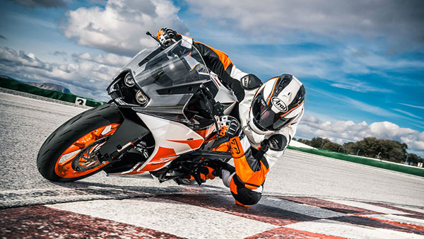 2022 RC பைக்குகளின் தோற்றத்தை வெளியிட்டது KTM!! RC200-க்கு இணையான தோற்றத்தில் RC125!