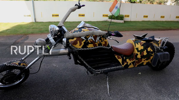 ஒர்க்ஷாப்பில் நிறுத்தி இருந்த உலகின் நீளமான பைக்கை பைக்கை தூக்கிய ஆர்டிஓ அதிகாரிகள்... இதெல்லாம் நியாயமே இல்ல!