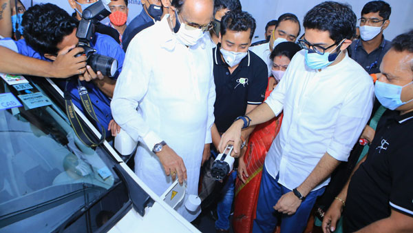 யூனிட்டிற்கு 15 ரூபாயாம்!! மும்பையின் முதல் பொது இவி சார்ஜிங் நிலையம், அமைச்சர் திறந்து வைத்தார்